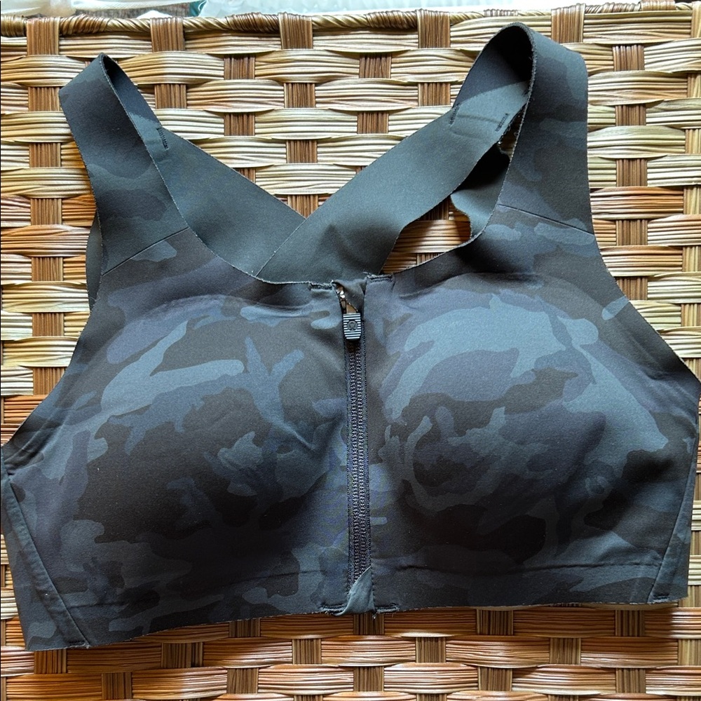34C | Lululemon Zip Front Sports Bra | Black Camo